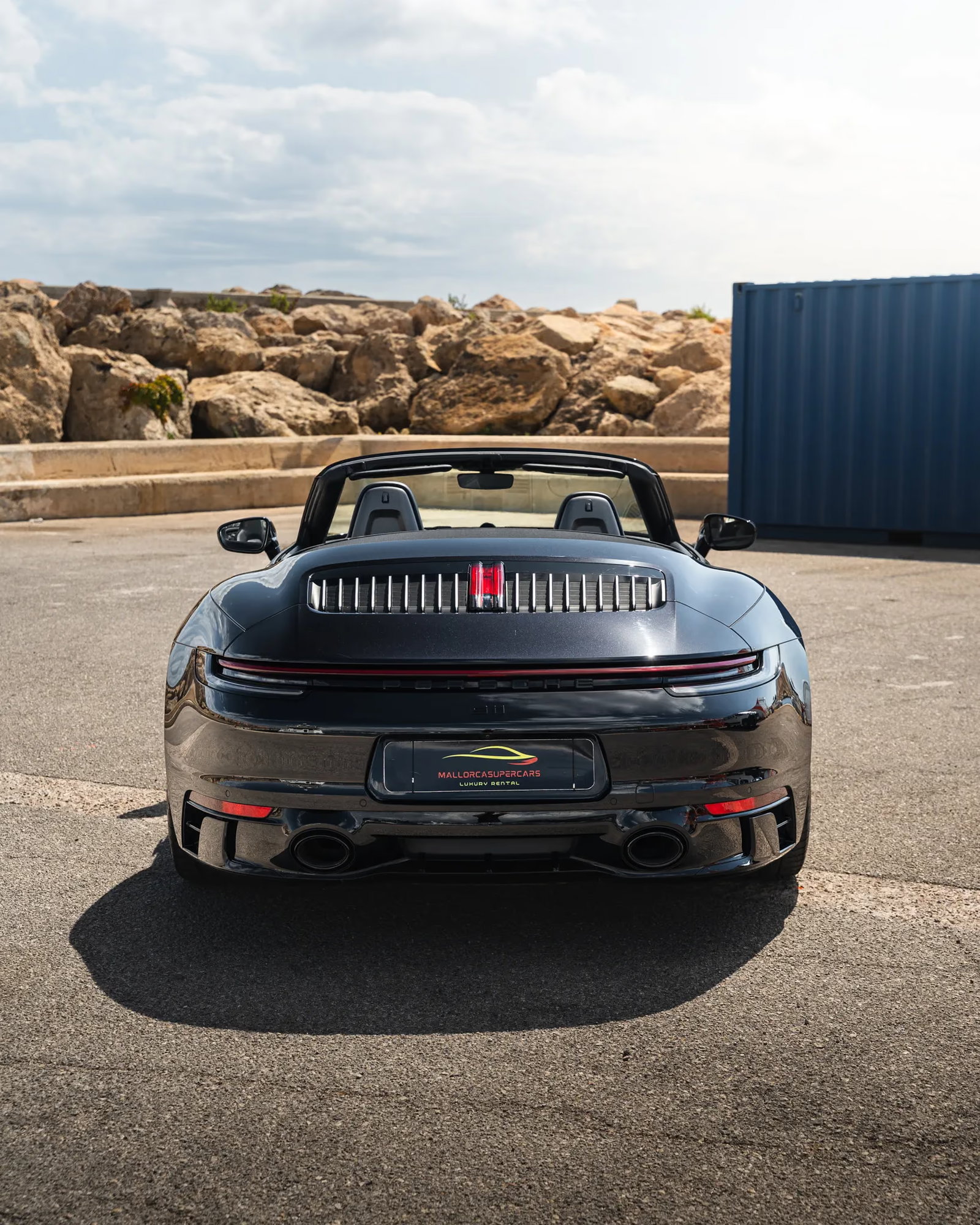 Battle on the Hairpins: Porsche 911 GT3 RS vs. 911 GTS on Mallorca’s Mountain Roads